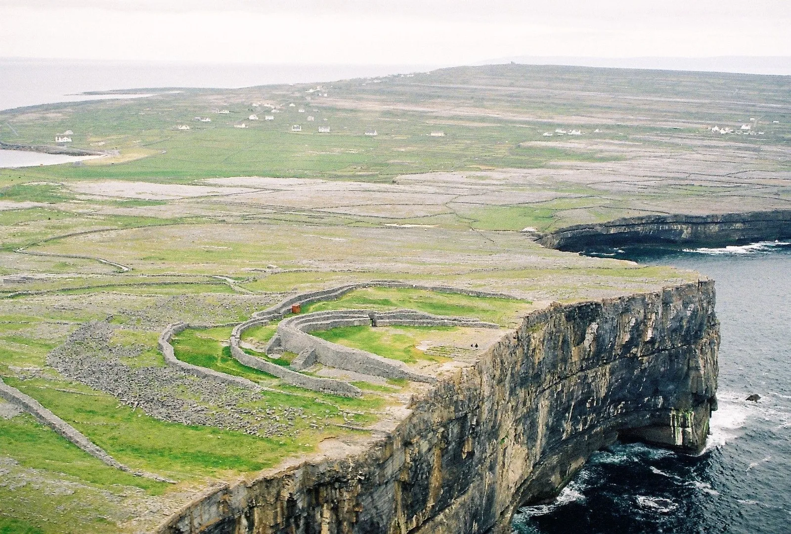 Dún Aonghasa stone fort beside the cliffs of Inis Mór